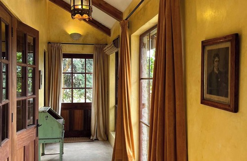Naivasha House | Spacious safari villa with 3 suites, gardens, and wildlife views on Lake Naivasha.