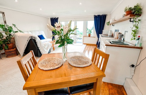 Gwithian Apartment | Spacious Sea-View Apt. Overlooking St Ives Bay