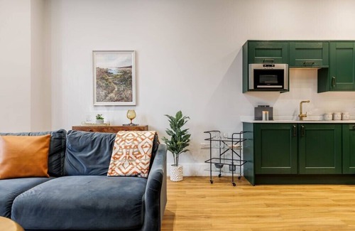 West Cliff Apartment | Spacious Seaside 2-Bed Apt w/Free Gym & Parking