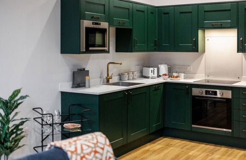 West Cliff Apartment | Spacious Seaside 2-Bed Apt w/Free Gym & Parking