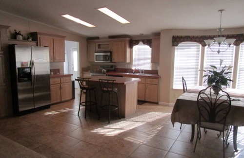 Okahumpka House | Spacious secluded house with ABUNDANT parking