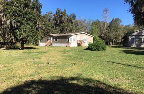 Okahumpka House | Spacious secluded house with ABUNDANT parking