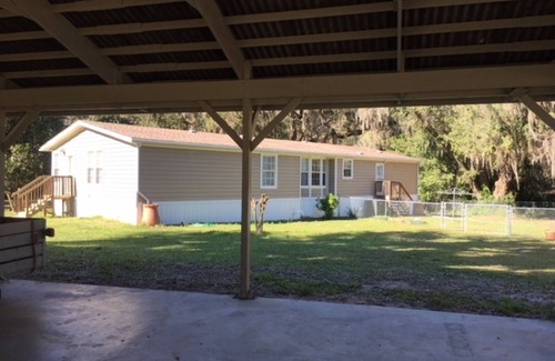 Okahumpka House | Spacious secluded house with ABUNDANT parking