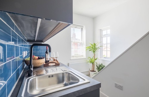 Wolverton Apartment | Spacious self catering serviced studio apartment