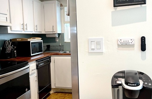 Royal Poinciana Condo | Spacious & Serene 2BR Apt B/W DT Hollywood & Hollywood Beach