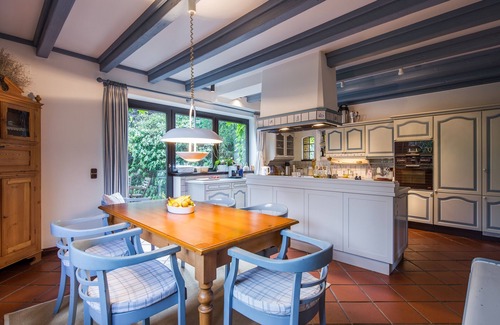 Hoisdorf Villa | Spacious Single Room with Shower @ 'Little Paradise', 25 min to Hamburg City