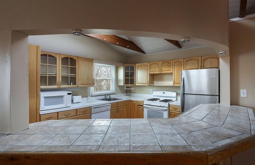 Ortley Beach House | Spacious Skylit Seaside Stay - Walk to Bay & Beach - King Bed, Parking & Badges