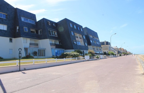 Bernieres-sur-Mer Apartment | SPACIOUS STUDIO SUPERB SEA VIEW ON JUNO BEACH