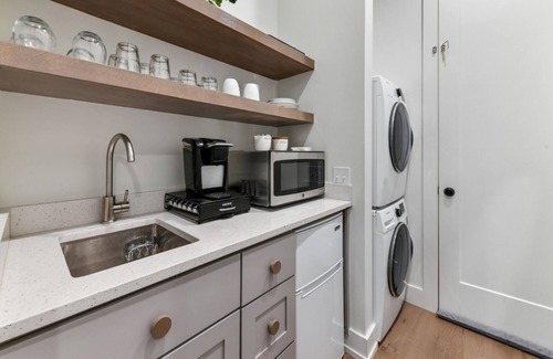 Faubourg Livaudais Apartment | Spacious Studio 3 Blocks Off St. Charles Avenue