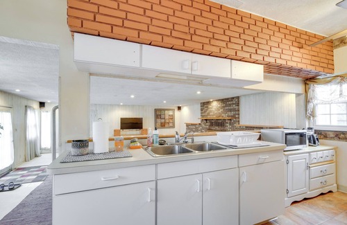 Maple Heights Apartment | Spacious Studio - 5 Mi to MGM Northfield Park!