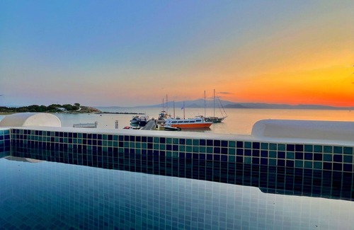 Agia Anna Apartment | Spacious studio, amazing sea view, hot tub facility