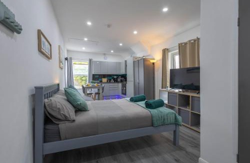Riverside Apartment | Spacious Studio Apartment In Cardiff City Centre
