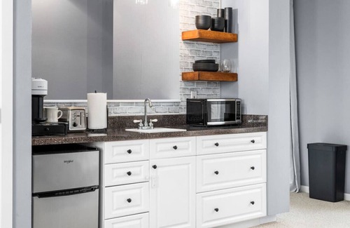 Haile Plantation Cabin | Spacious Studio in Haile Village