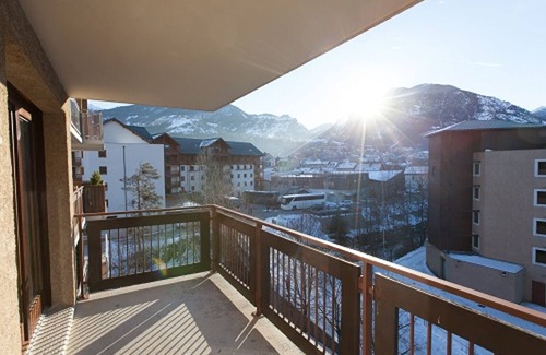 Briancon Apartment | Spacious Studio with Direct Slope Access, Ski Locker, and Free Wi-Fi