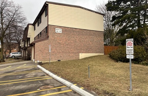 Fairview House | Spacious & Stylish 3-Bedroom Townhouse