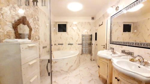 Tuchomerice Apartment | Spacious Suite - KindStay Suites Prague Airport