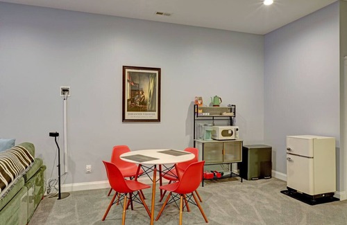 Skyland Apartment | Spacious Suite Near Downtown Asheville With Patio and Parking — free Biltmore pass.