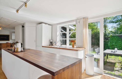 Vejby House | Spacious summer house with pool.