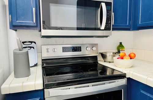 University City House | Spacious & Sunny Luxurious Townhouse La Jolla UTC
