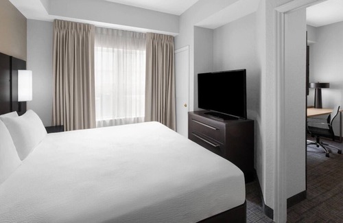 Oldsmar Hotel | Spacious Tampa Suites: Full Kitchen, Free Breakfast & Outdoor Pool