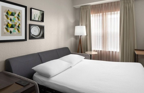 Oldsmar Hotel | Spacious Tampa Suites: Full Kitchen, Free Breakfast & Outdoor Pool