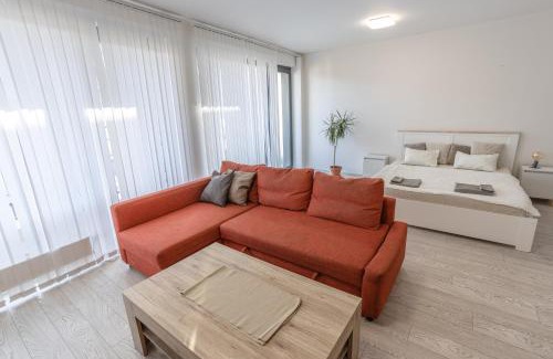 Karlin Apartment | Spacious Terrace Apartment with free private parking
