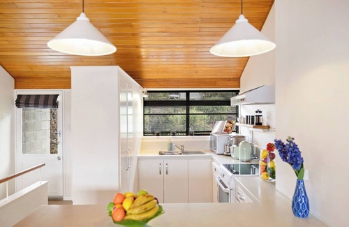 Fernhill House | SPACIOUS TOWNHOUSE INCREDIBLE ALPINE LAKE VIEWS
