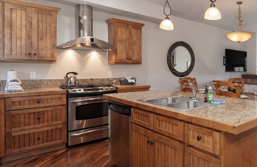 Bear Crossing House | Spacious townhouse w/hot tub & slope shuttle