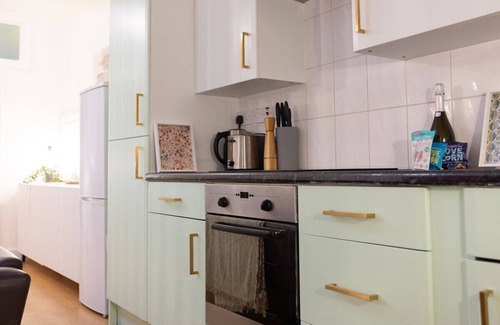 London City Centre Apartment | Spacious two-bed apartment 100m from Trafalgar sqr