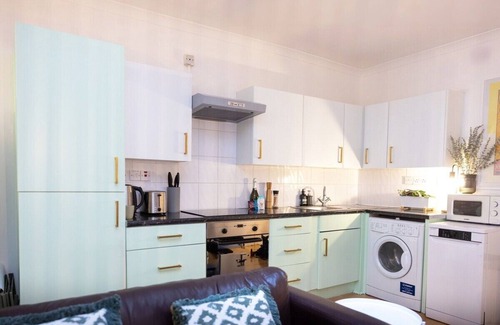 London City Centre Apartment | Spacious two-bed apartment 100m from Trafalgar sqr