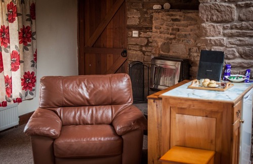 Hereford Cottage | Spacious two bed cottage comfortably sleeps four people.