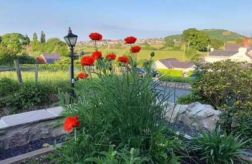 Glanwydden Cottage | SPACIOUS Two Bed WELSH Cottage in the Foothills of Snowdonia NORTH WALES