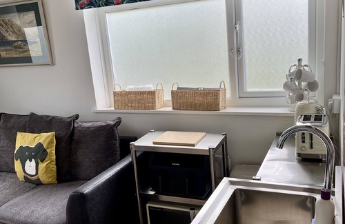 Llanfarian Apartment | Spacious Two Bedroom Apartment with Parking