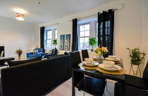 Wigan Apartment | Spacious Two bedroom In Orrell with Free Parking