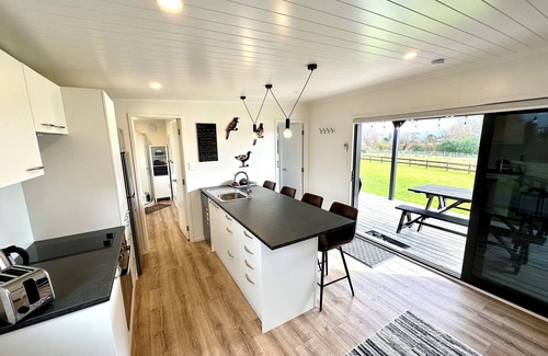 Bombay Cottage | Spacious Two Bedroom, Two Bathroom Cottage