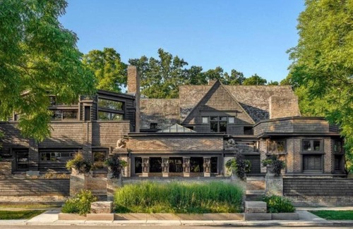 Schiller Park Apartment | Spacious Unit with Full Kitchen, Free Airport Shuttle! Near Ruby Park!