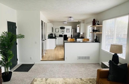 Bellevue House | Spacious updated CWS/Corporate rental 4 BR|2.5 BA