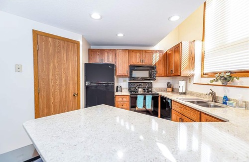 The Galena Territory Villa | Spacious Updated Villa w/2 King Beds, Pool steps away, Near Spa, Golf, Trails