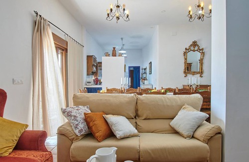 Villanueva del Rey House | Spacious vacation home with private outdoor pool.