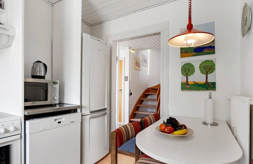 Sydals Apartment | Spacious vacation apartment with sea view in Lebøl.
