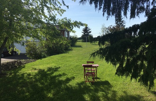 Wellington House | Spacious Vacation Home minutes from Wellington, walking distance to wineries.