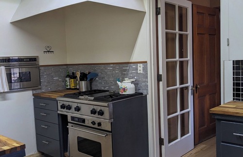 Vernon House | Spacious Vernon Estate: Large Pool, Covered Deck/BBQ grill, One of a Kind