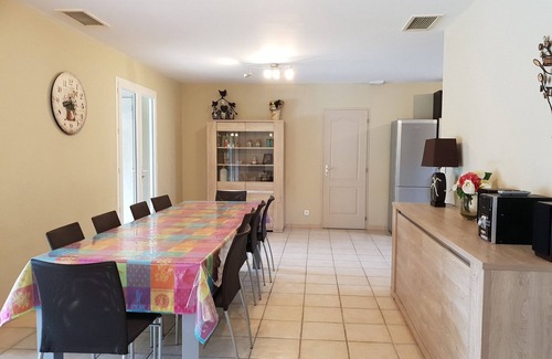 Beaumes-de-Venise Villa | Spacious Villa with Pool