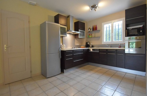 Beaumes-de-Venise Villa | Spacious Villa with Pool