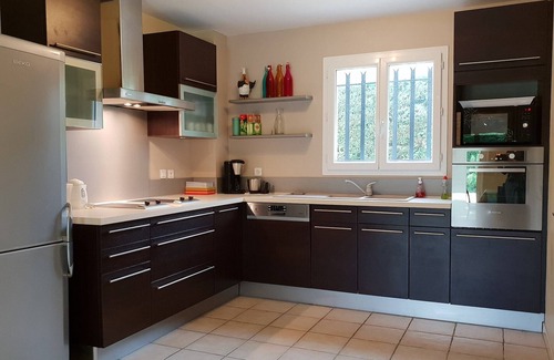 Beaumes-de-Venise Villa | Spacious Villa with Pool