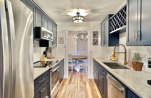 Harbour Town Condo | SPACIOUS VILLA WITH OCEAN VIEWS, NEAR SHOPS & BEACH IN HARBOUR TOWN HILTON HEAD