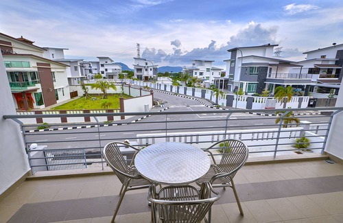 Kampung Pokok Asam Villa | Spacious Villa ❃ 3 floors/6br/6.5ba