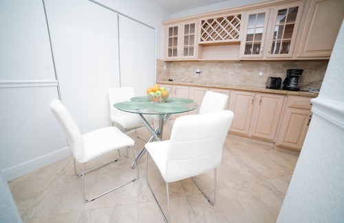 Ludlam Villa | 🏖Spacious Villa 🌴 4-Bedroom with Heated Pool 🤩🔥