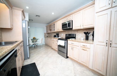Ludlam Villa | 🏖Spacious Villa 🌴 4-Bedroom with Heated Pool 🤩🔥