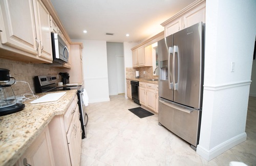 Ludlam Villa | 🏖Spacious Villa 🌴 4-Bedroom with Heated Pool 🤩🔥